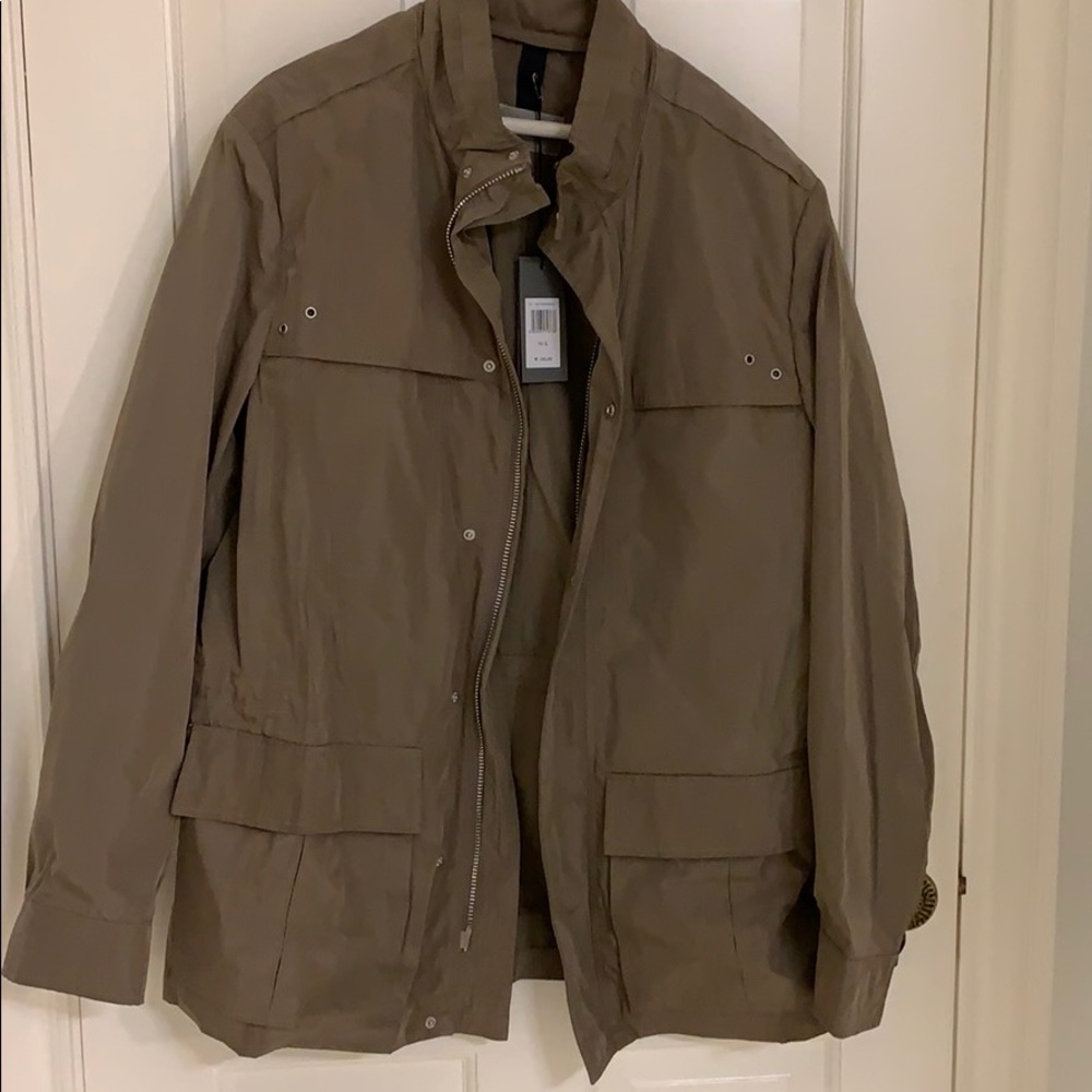 Men’s lightweight rain jacket
